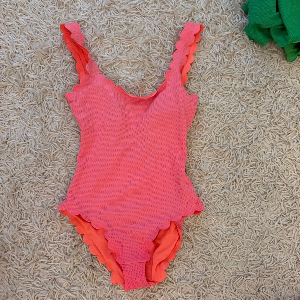 Aerie scoop back peach scalloped women's one piece swimsuit